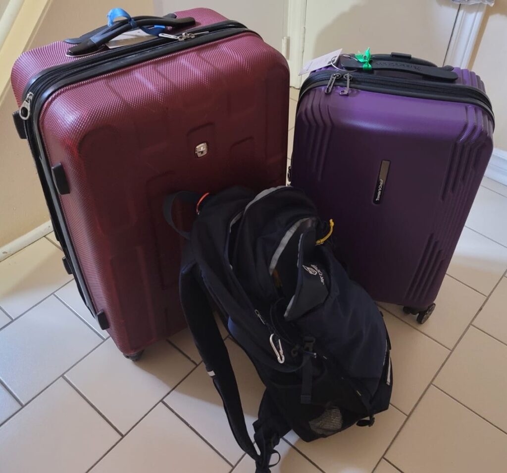 Suitcase with ribbon handle — luggage personalization hack