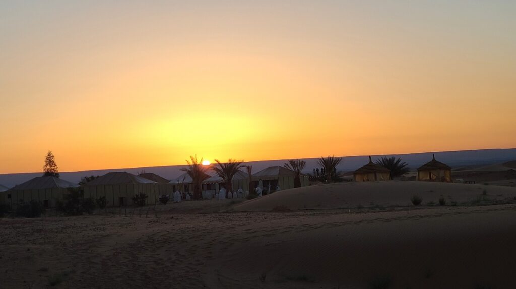 Sahara sunrise dunes — Erg Chebbi sunrise